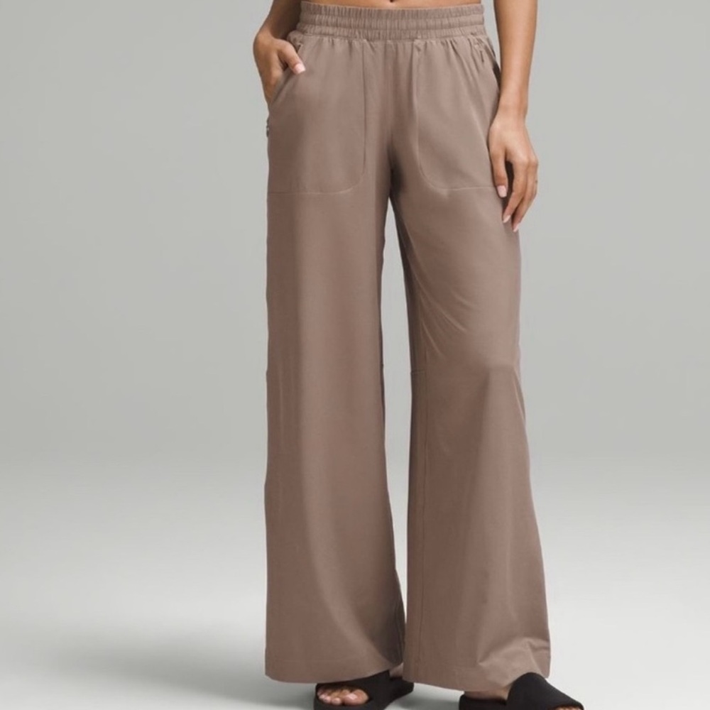 Lululemon Swiftly Mid-Rise Size 6 Nomad Pants Brand new condition